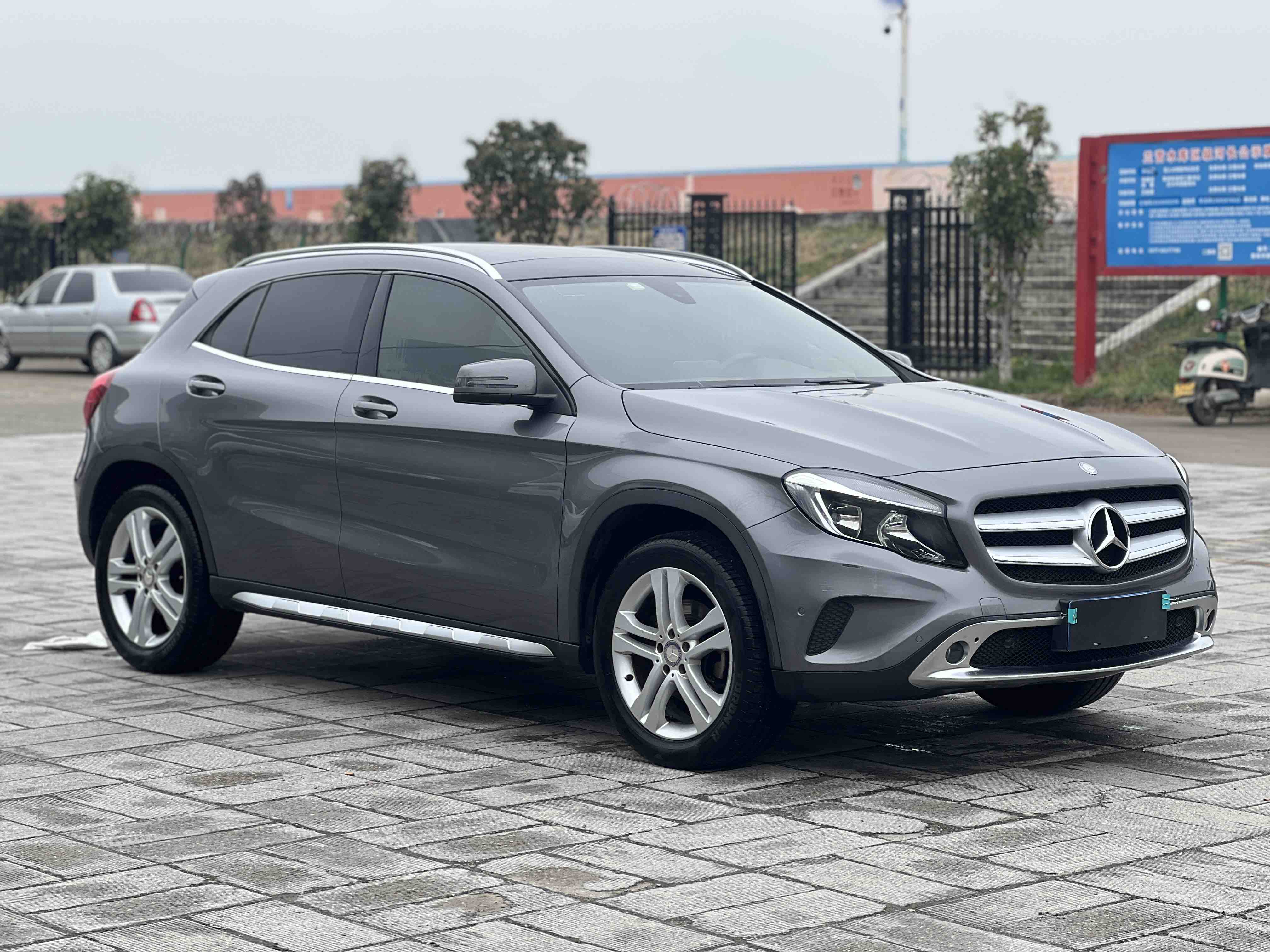 Mercedes-Benz GLA Class 2017 immagine di auto #3