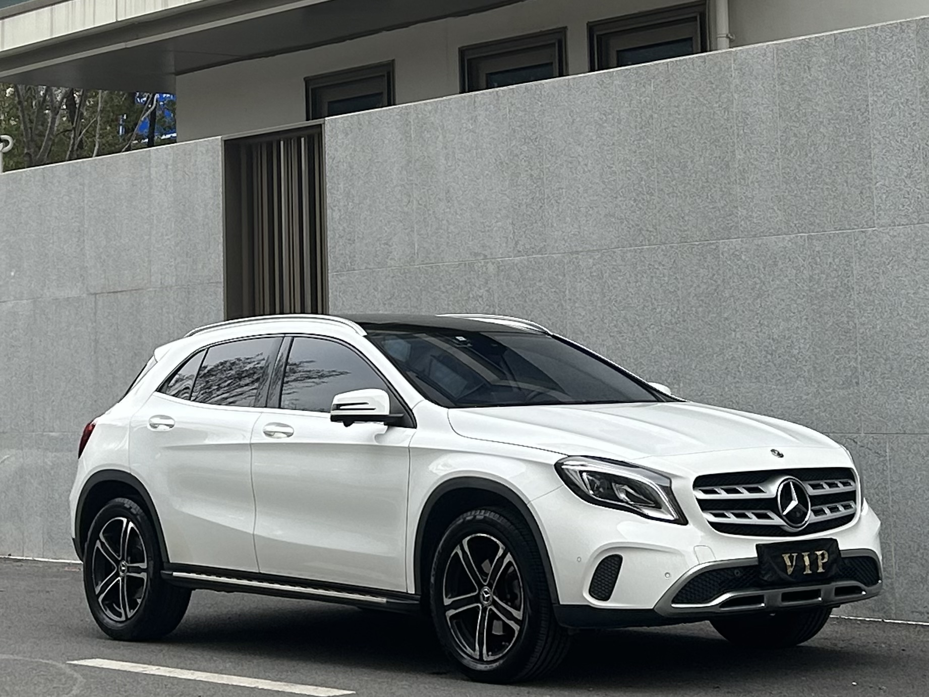 Mercedes-Benz GLA Class 2018 car image #3