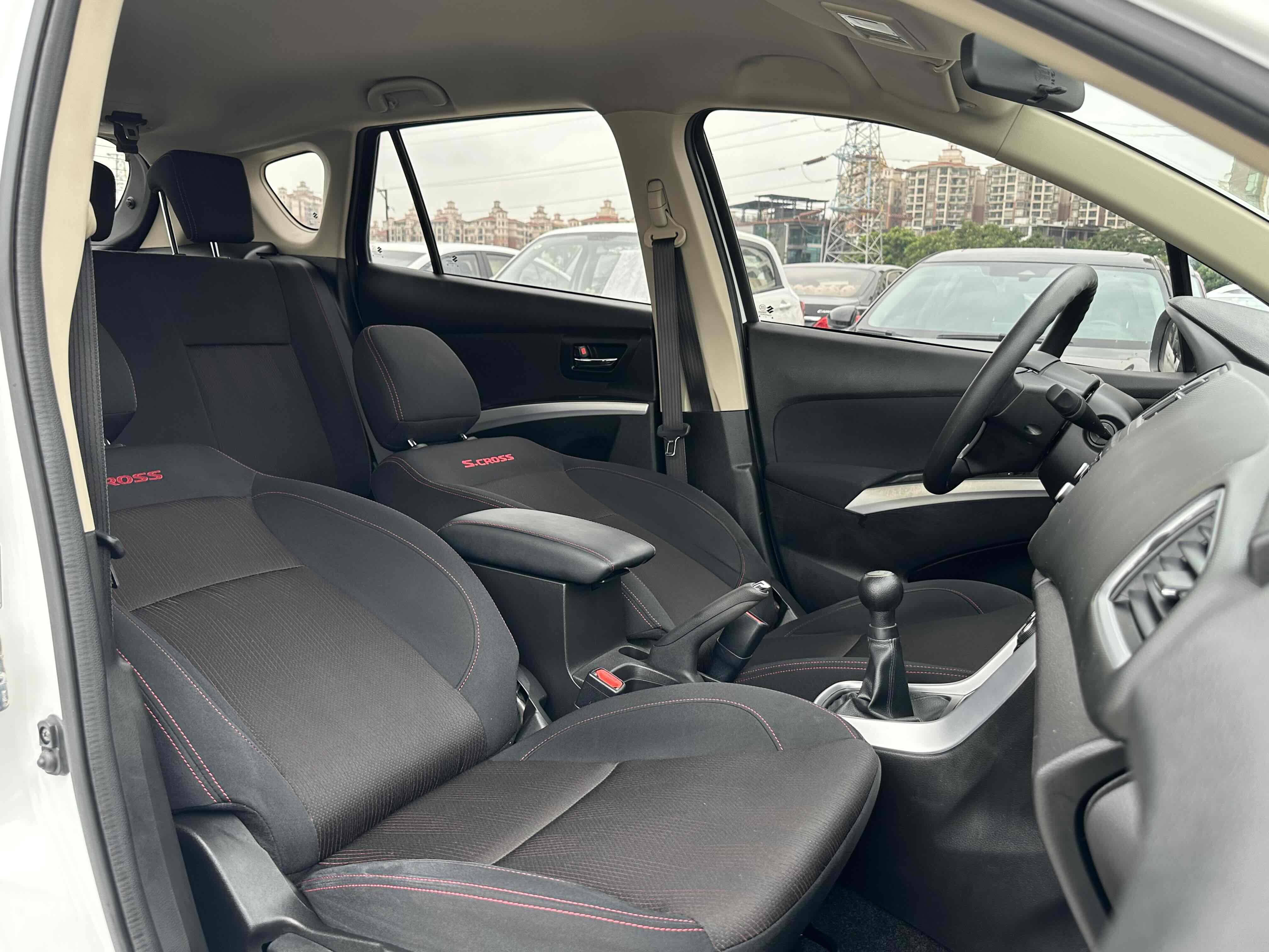 Suzuki S-Cross 2014 immagine di auto #3