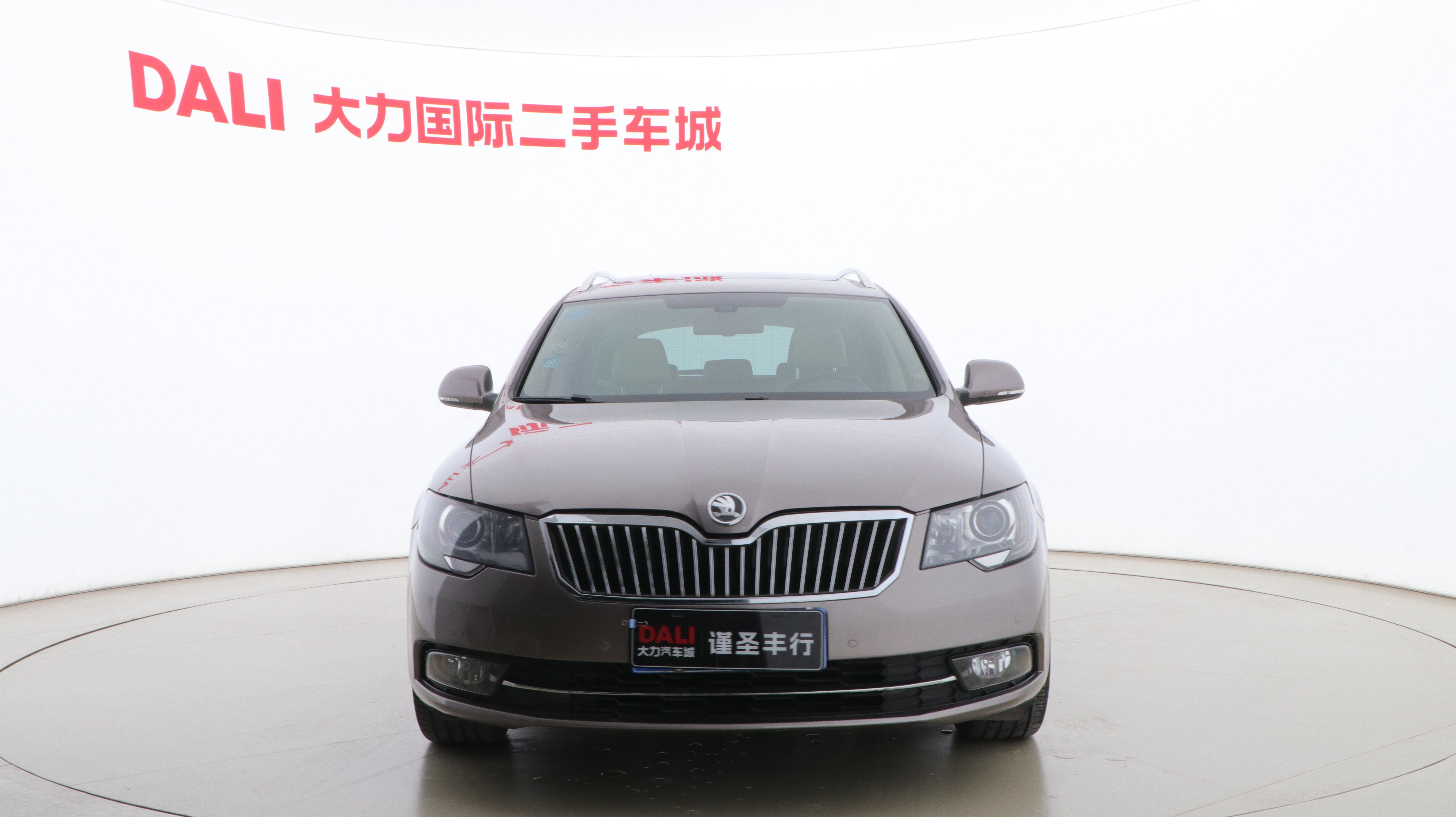 Skoda Superb Combi 2014 car image #3