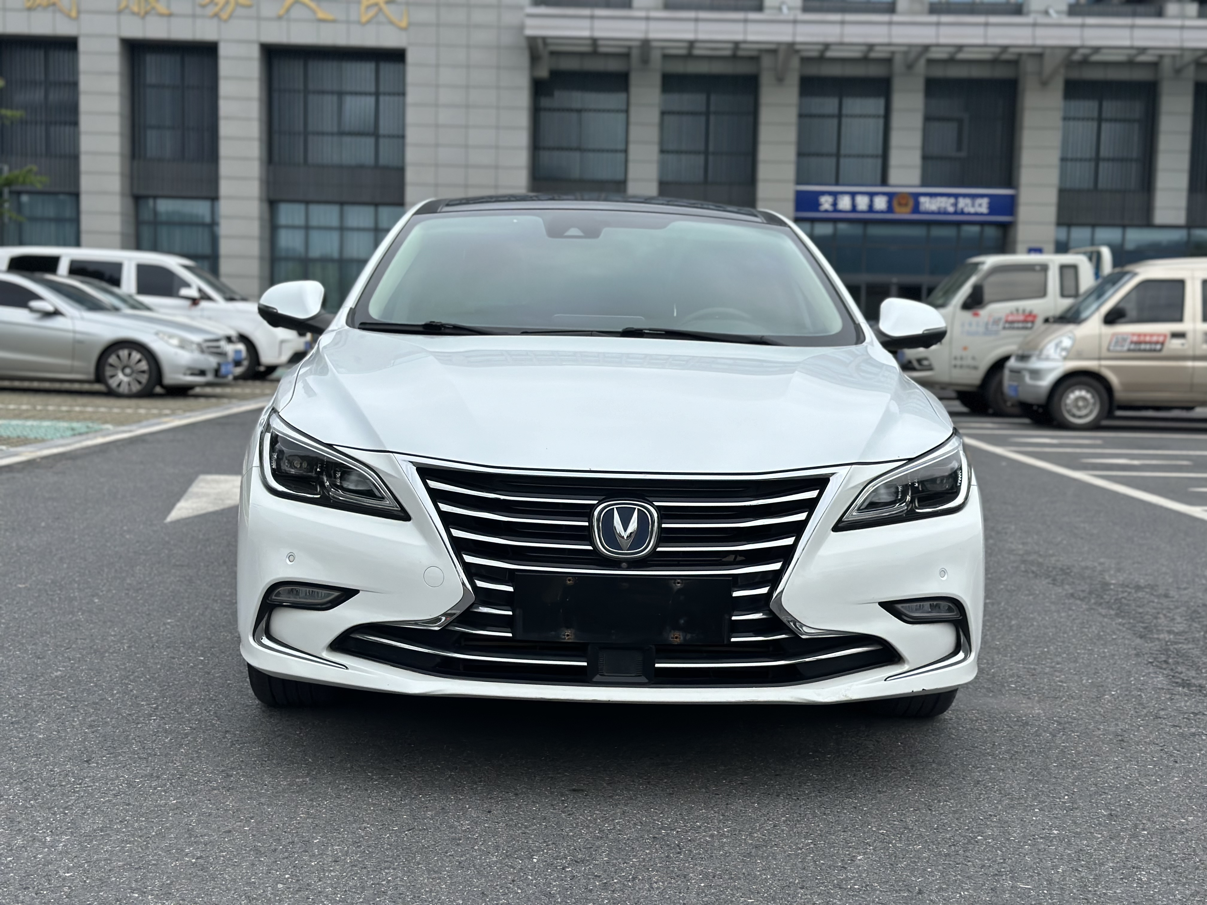 Changan Raeton 2018 #3 Changan Raeton 2018 car image #3