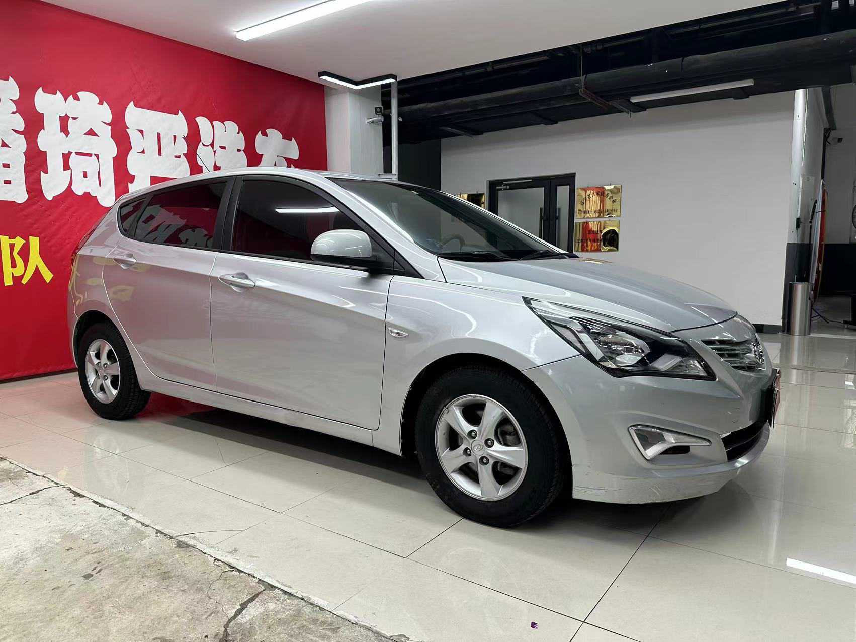 Hyundai Reina Hatchback 2015 car image #3