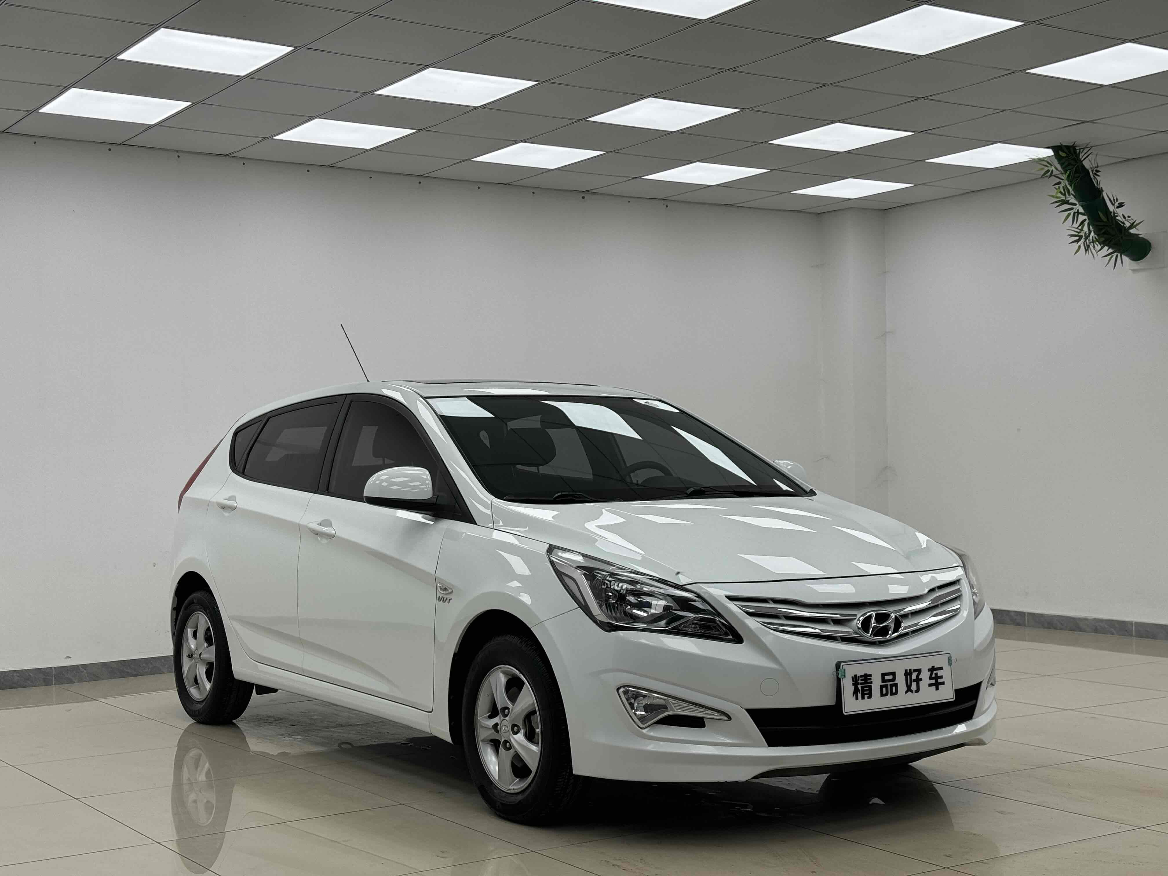 Hyundai Reina Hatchback 2015 #3 Hyundai Reina Hatchback 2015 car image #3