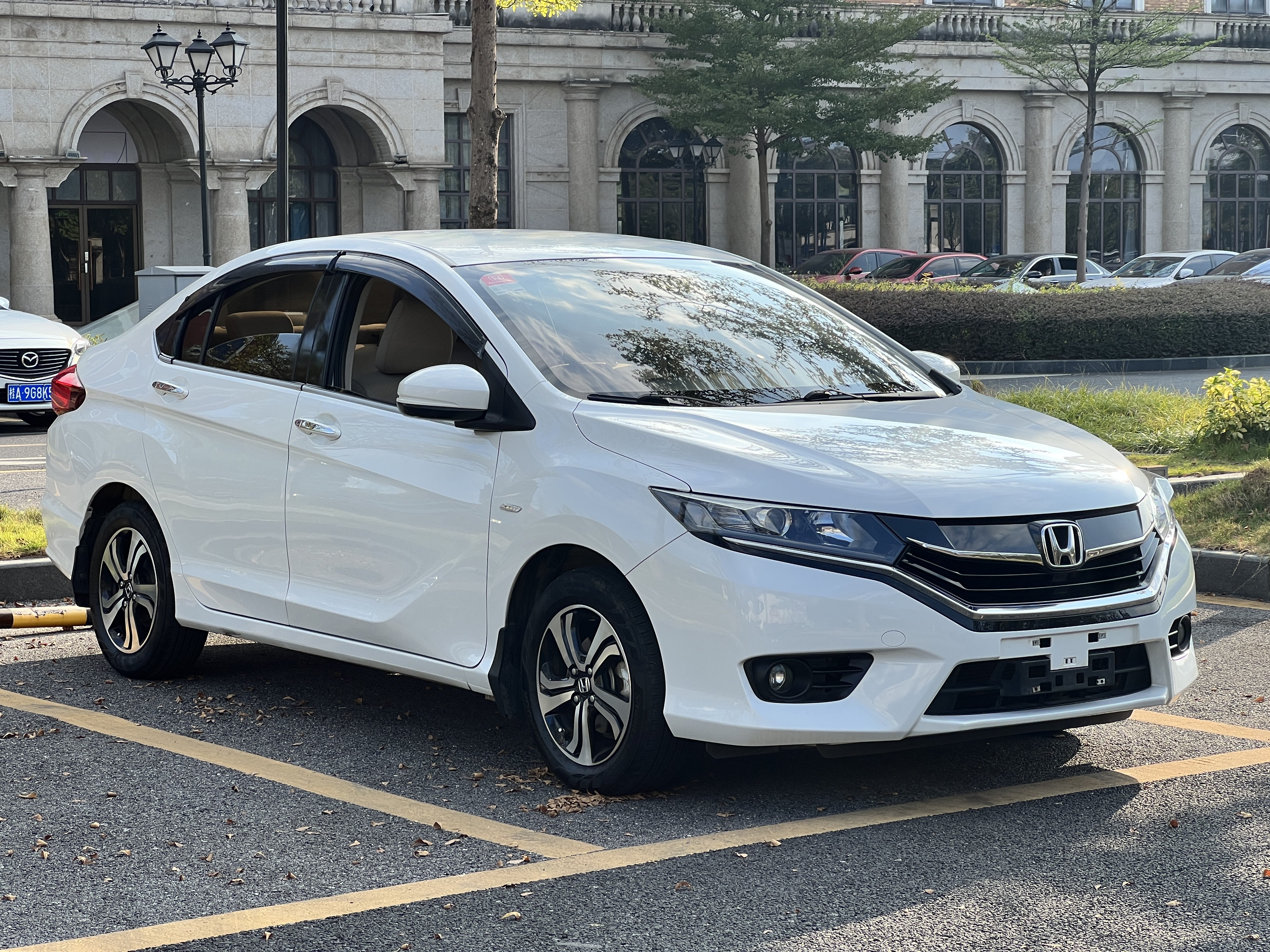 Honda Greiz 2016 #3 Honda Greiz 2016 car image #3