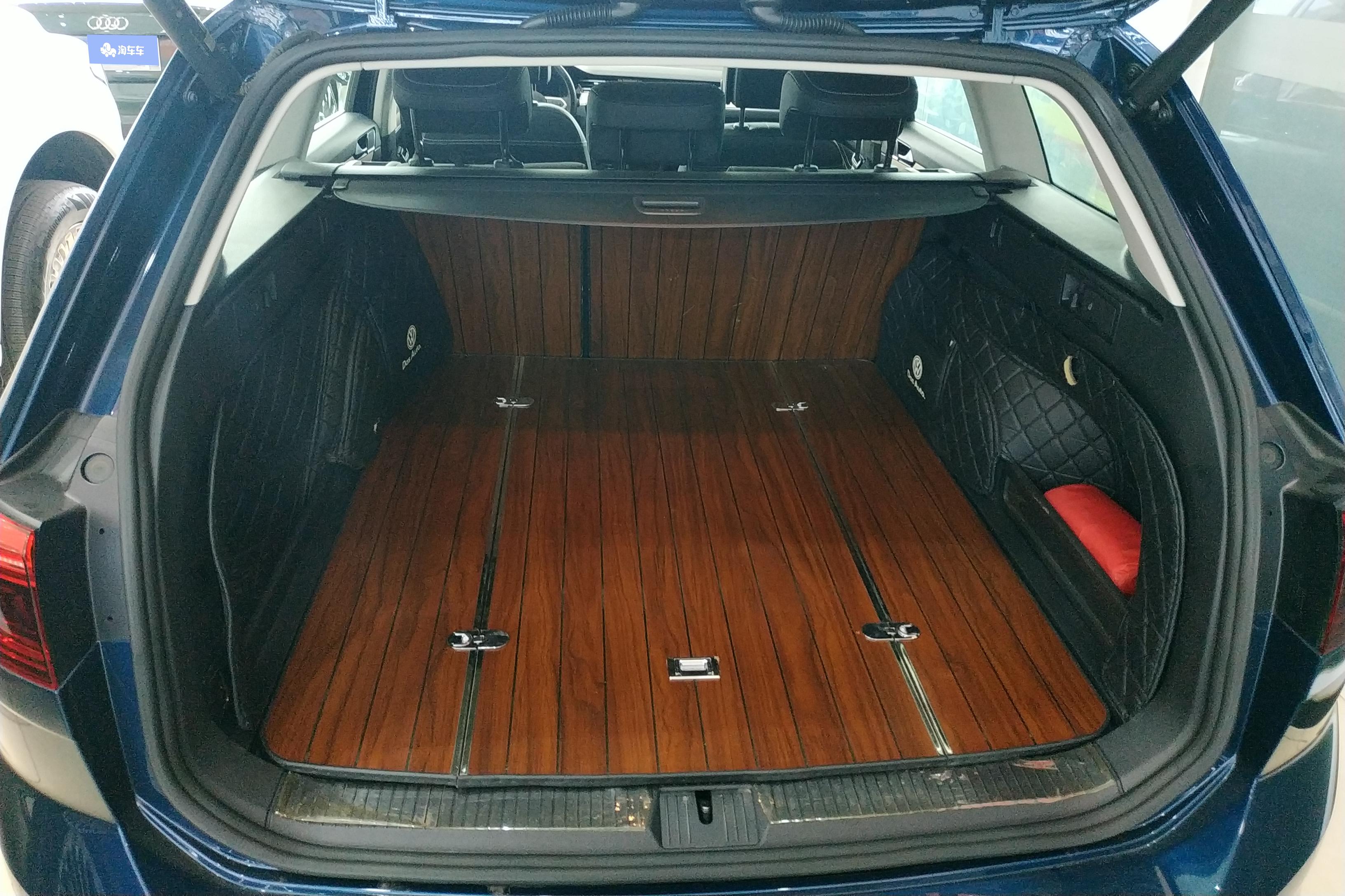 Volkswagen Passat Variant 2023 immagine di auto #3