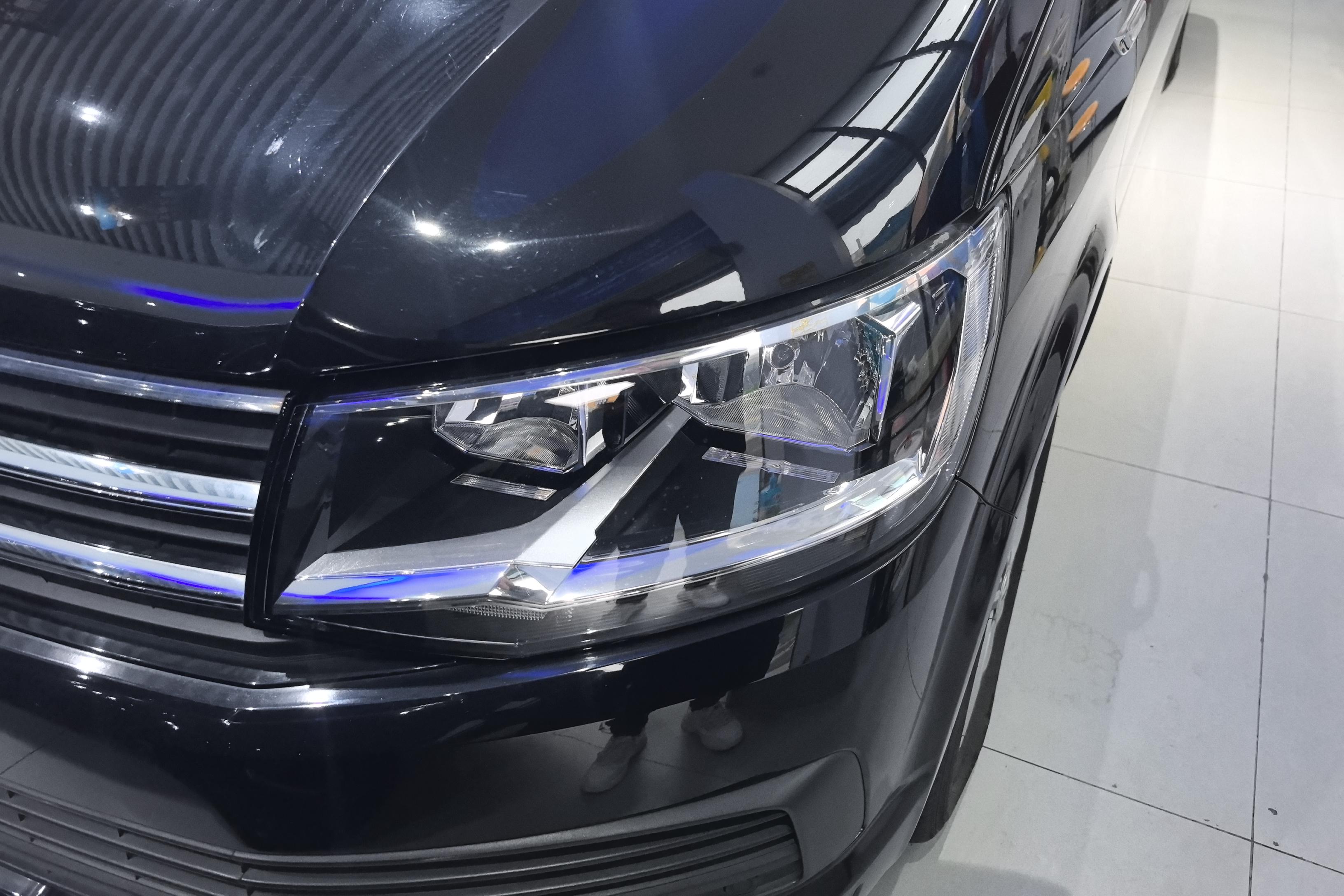 Volkswagen Caravelle 2018 immagine di auto #3