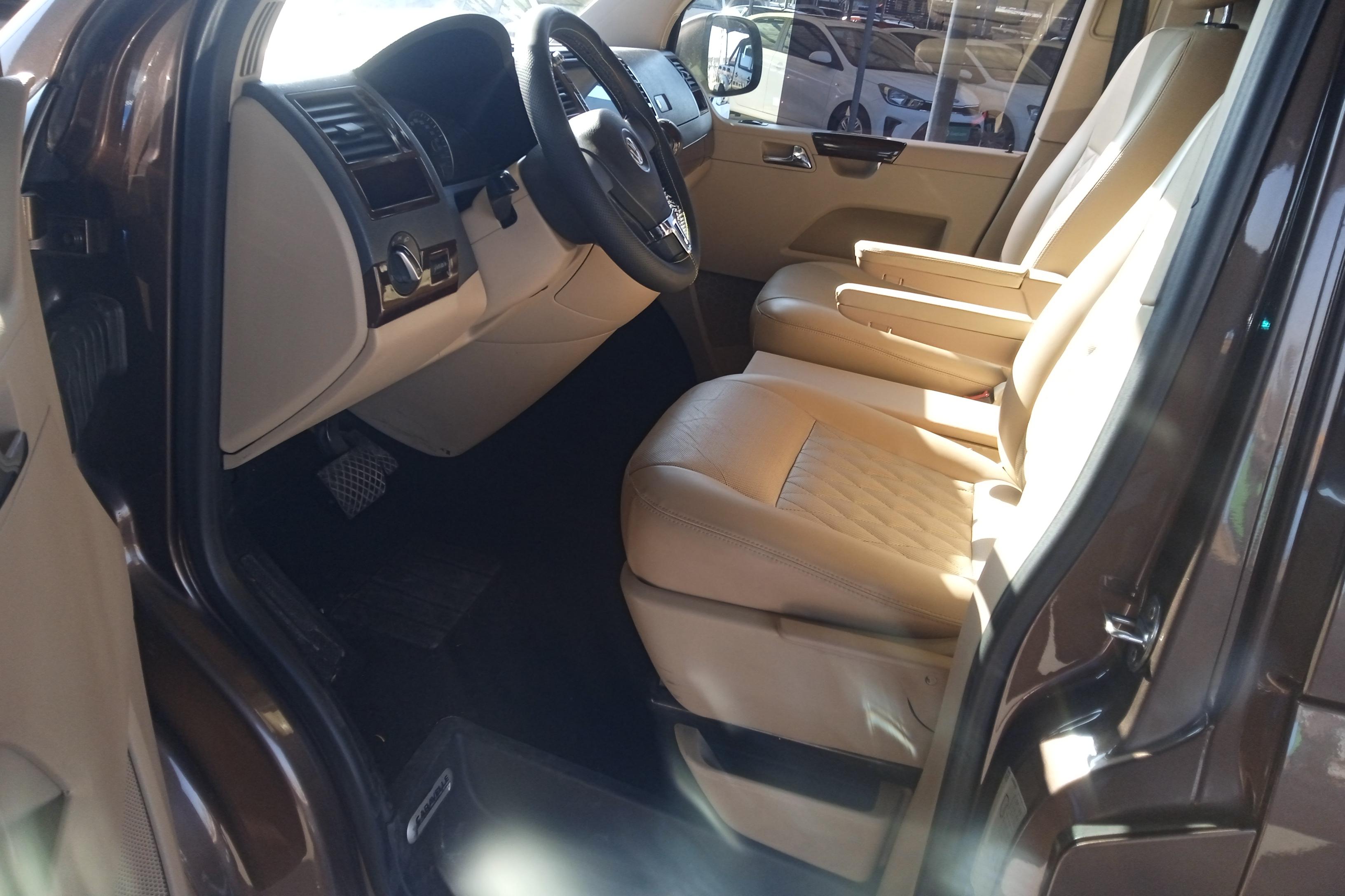 Volkswagen Caravelle 2015 immagine di auto #3