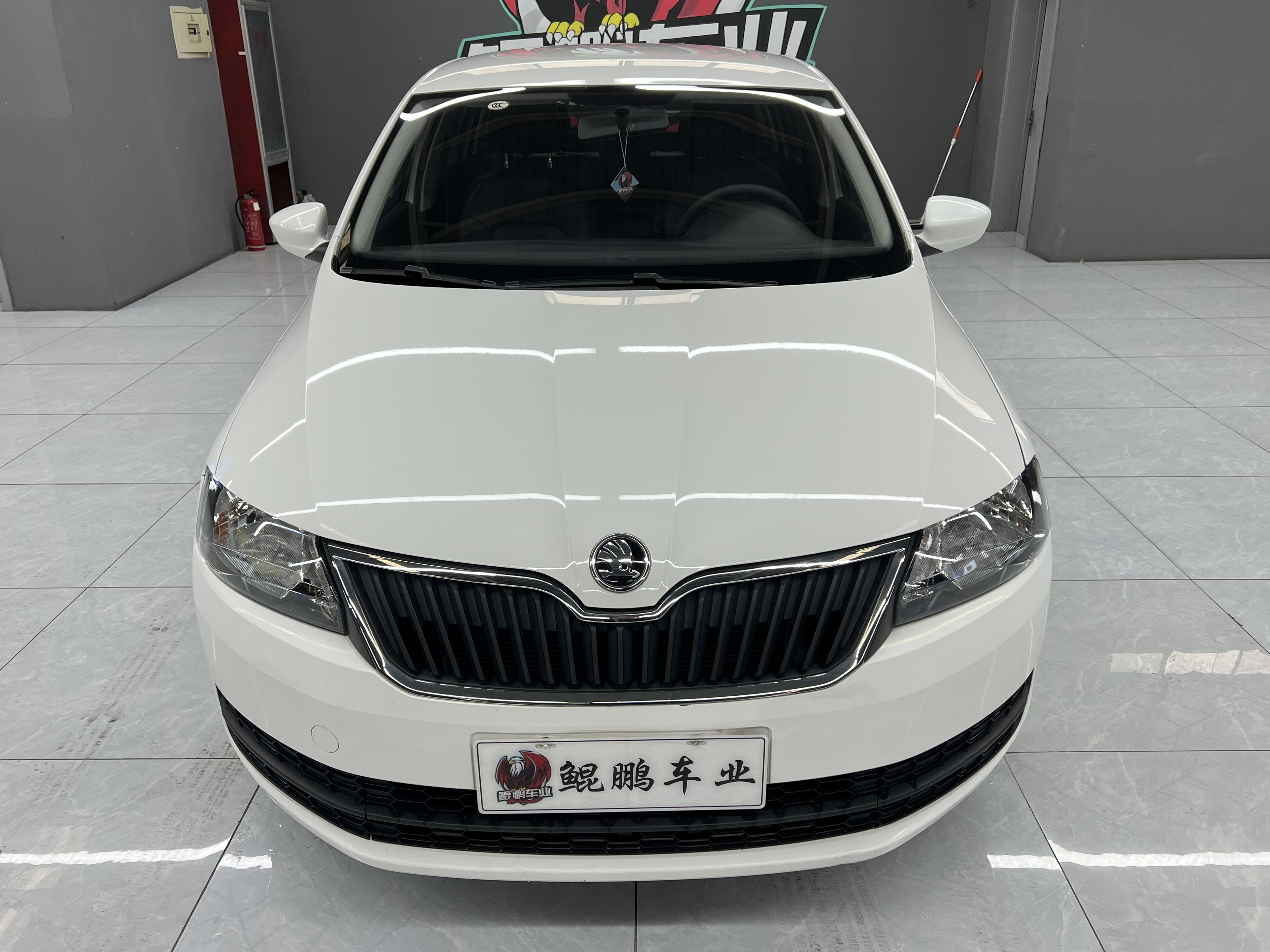 Skoda Rapid Spaceback 2017 car image #3