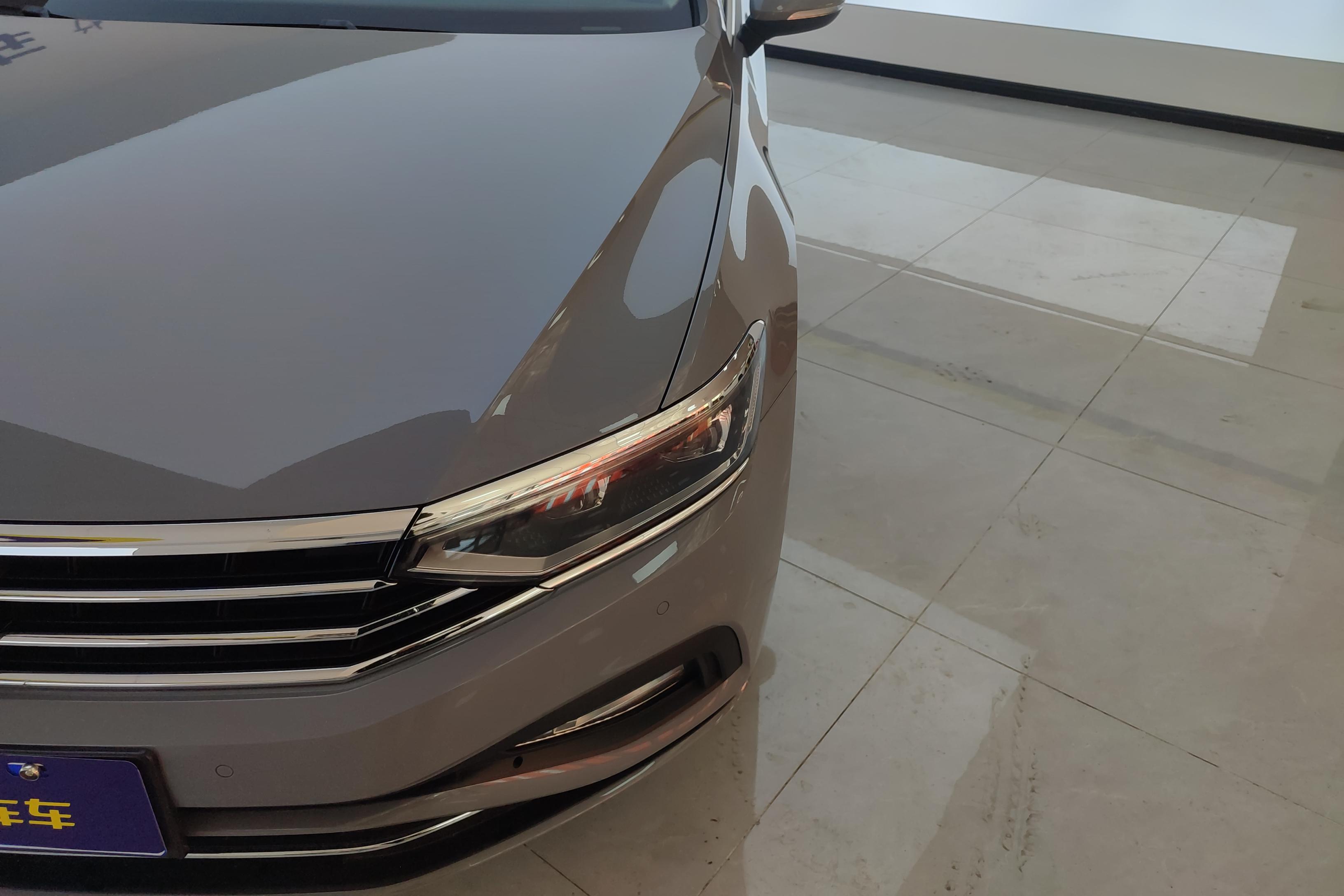 Volkswagen Passat Variant 2022 immagine di auto #3