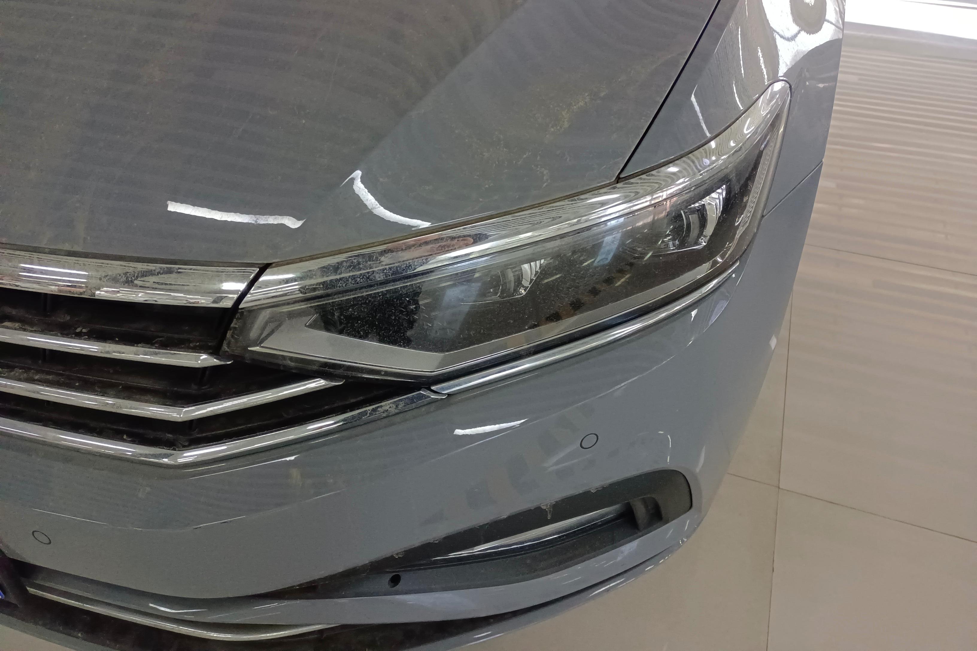 Volkswagen Passat Variant 2023 immagine di auto #3