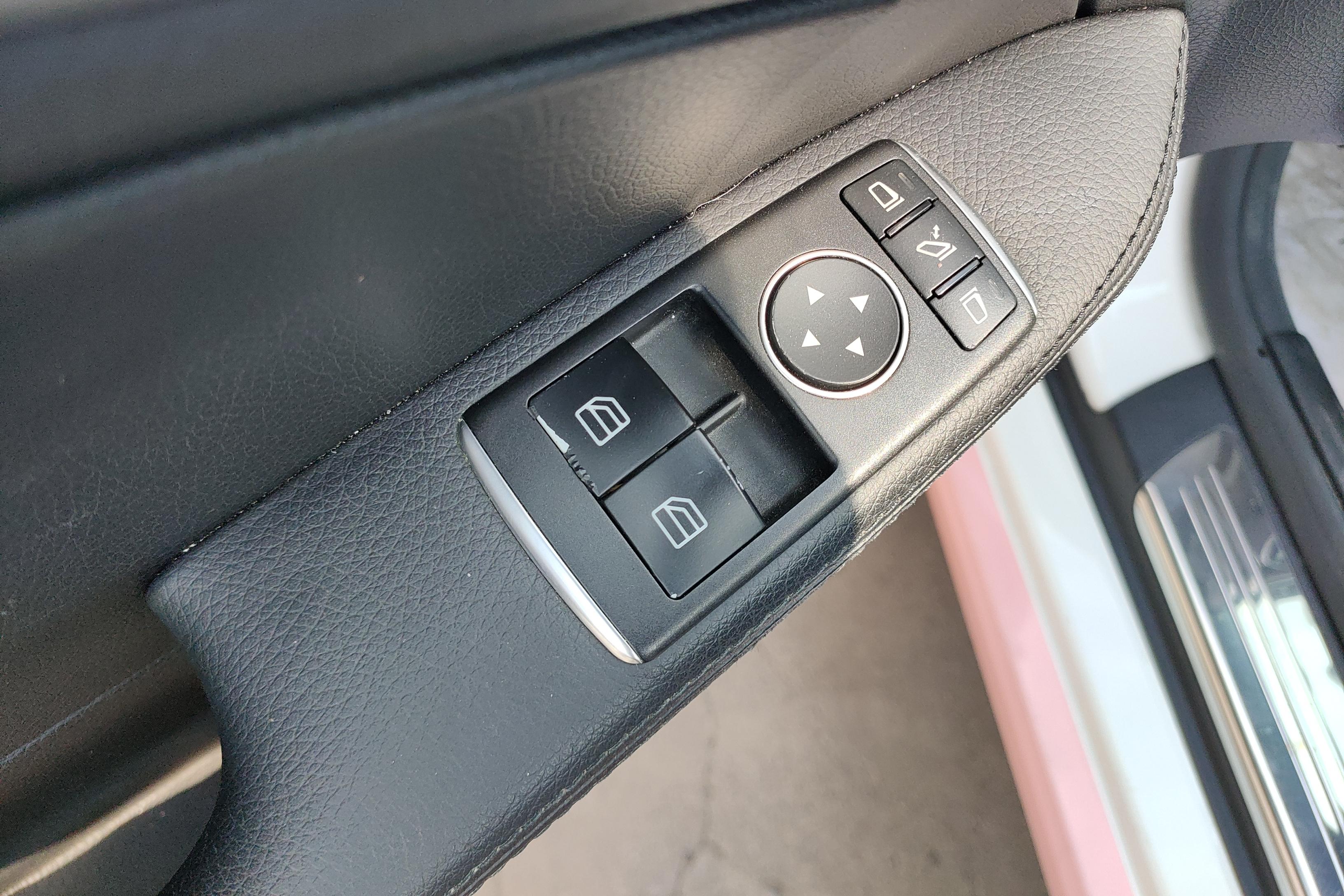 Mercedes-Benz SLC Class 2017 #3 Mercedes-Benz SLC Class 2017 car image #3