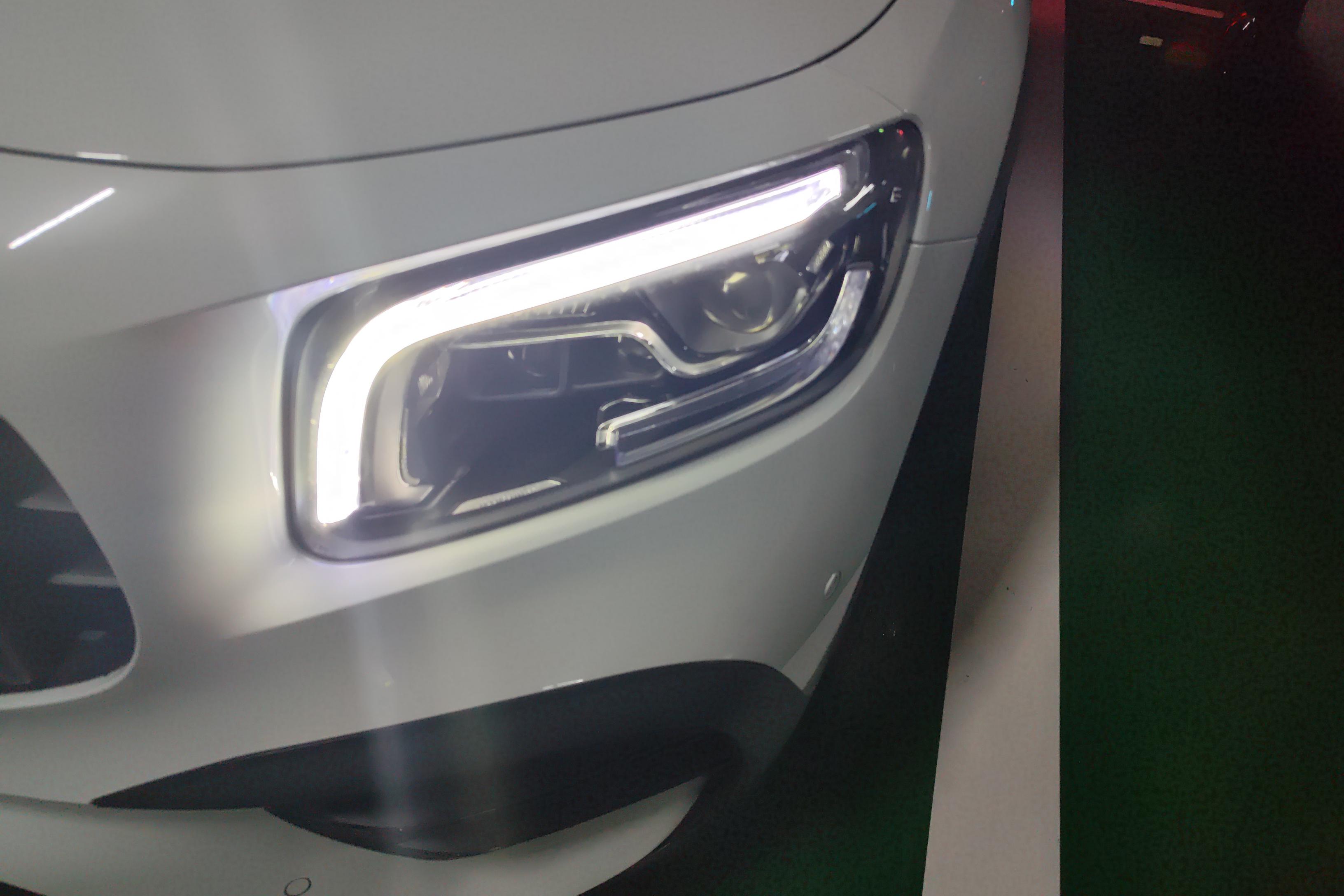 Mercedes-Benz GLB AMG 2020 immagine di auto #3