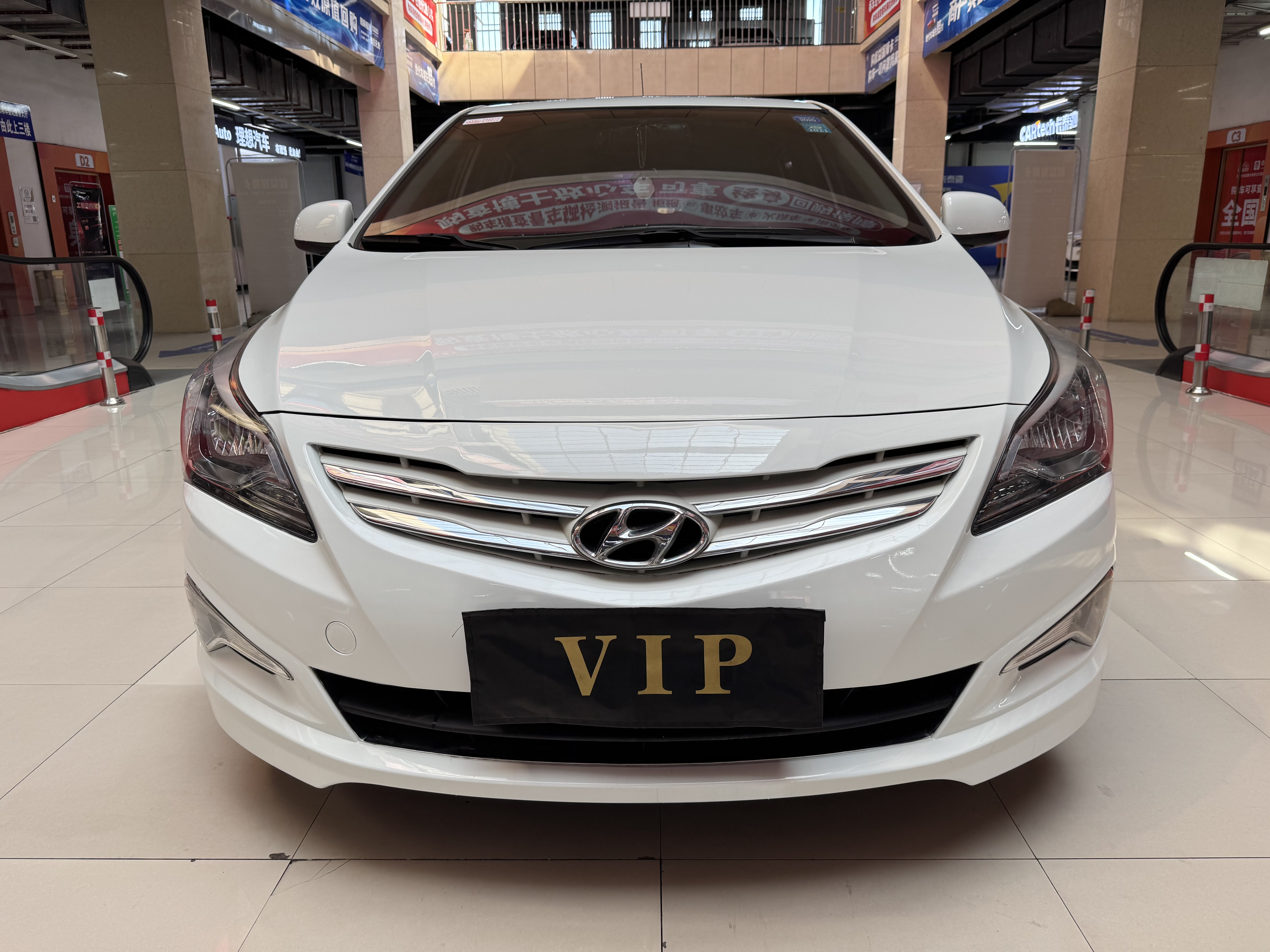 Hyundai Reina Hatchback 2015 car image #3