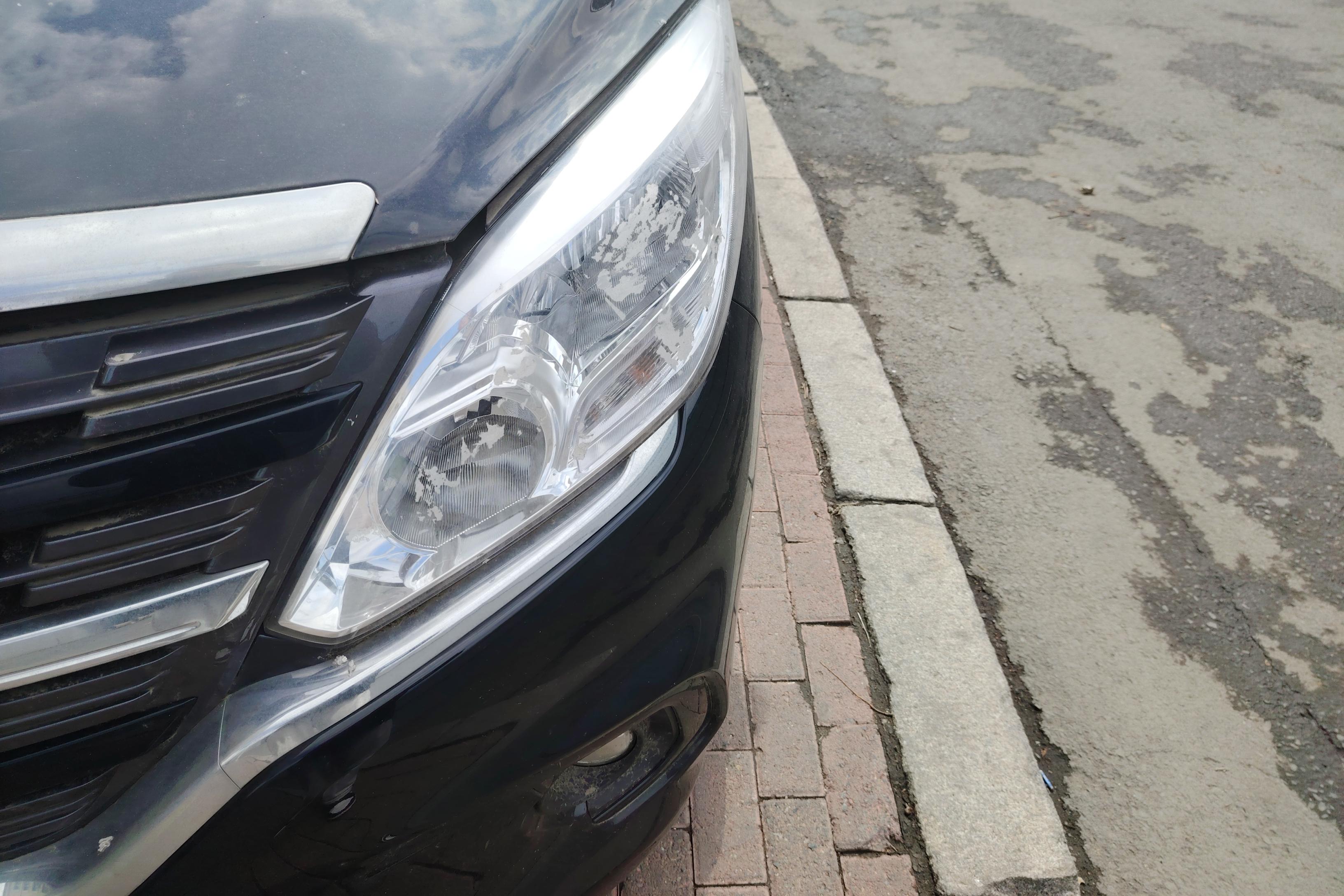 Forthing Lingzhi PLUS 2023 car image #3