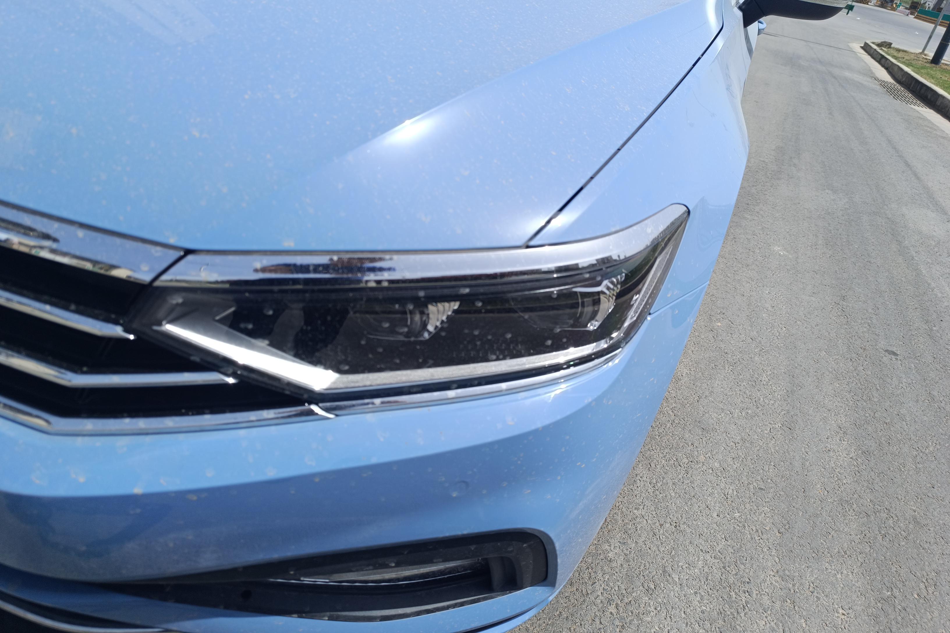 Volkswagen Passat Variant 2023 immagine di auto #3