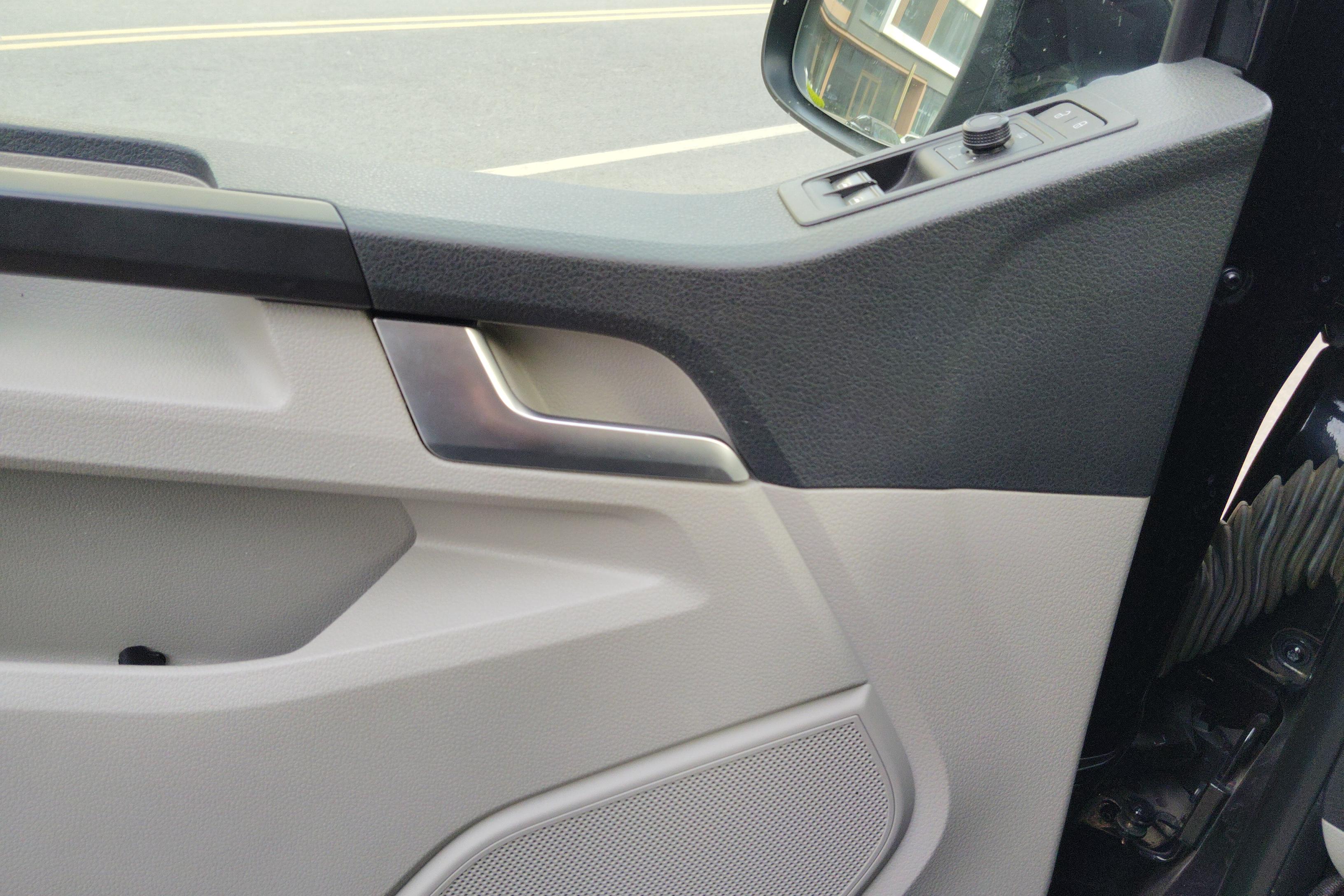 Volkswagen Caravelle 2017 immagine di auto #3