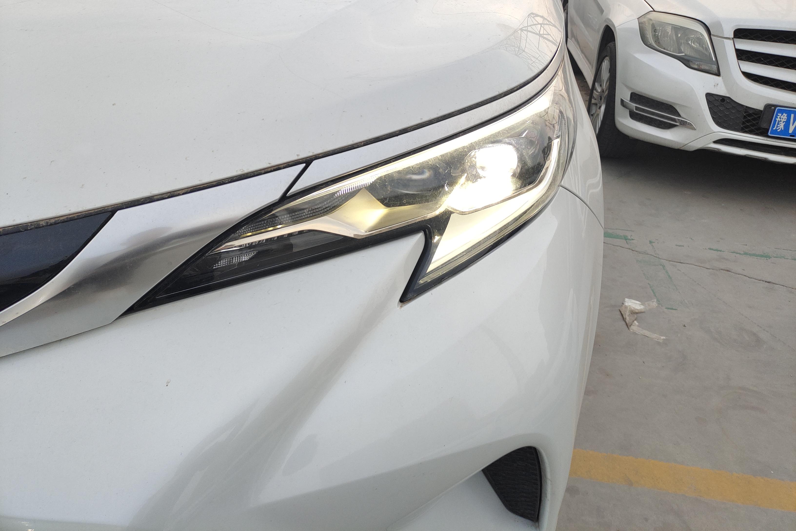 Toyota Granvia 2023 car image #3