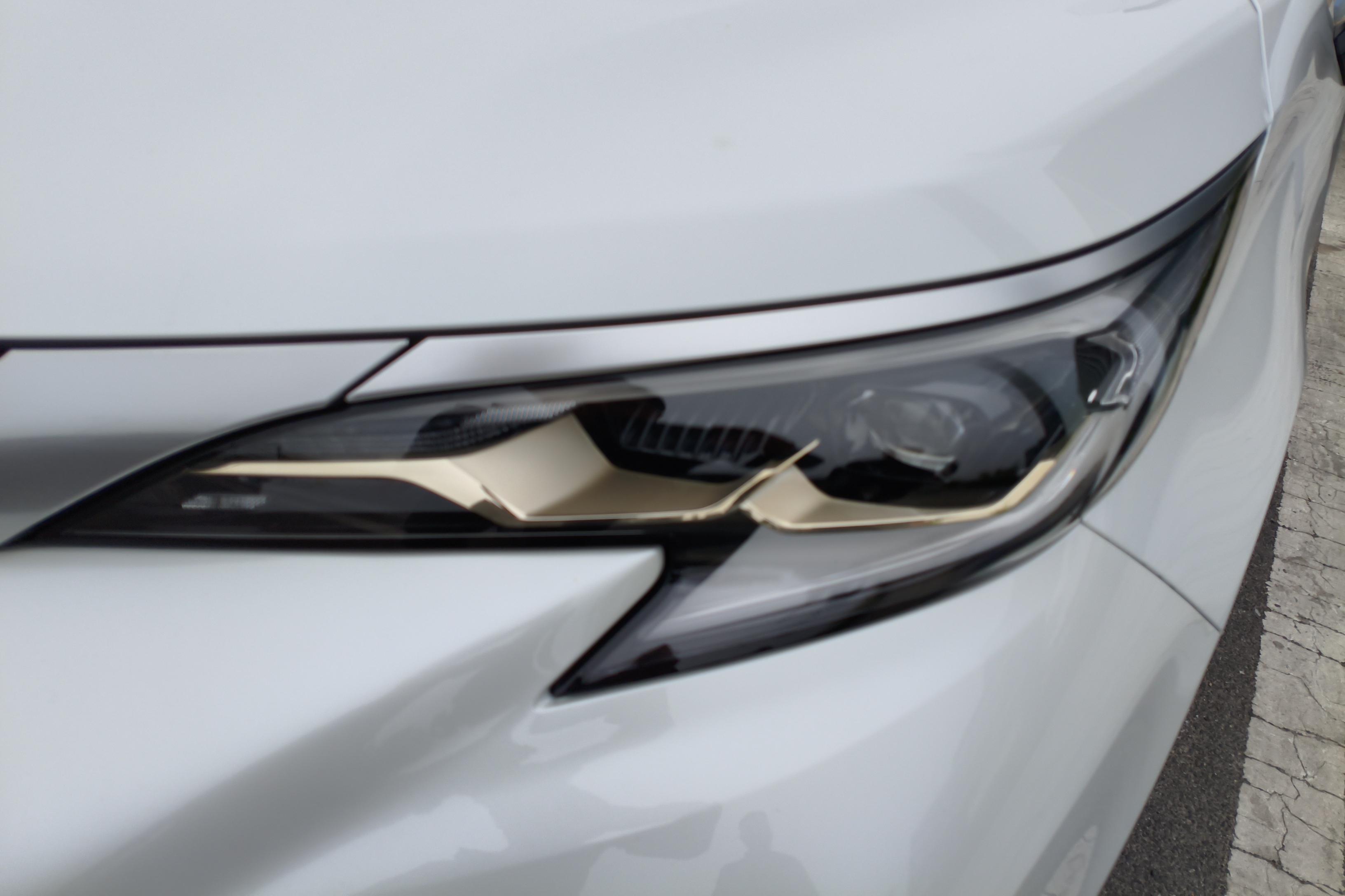 Toyota Granvia 2024 car image #3