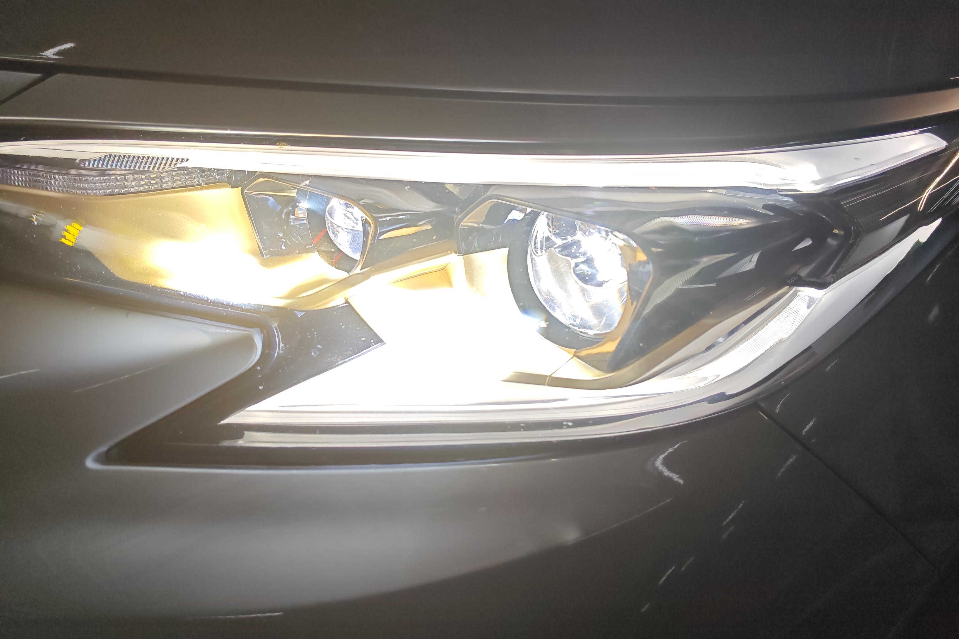 Toyota Granvia 2023 car image #3