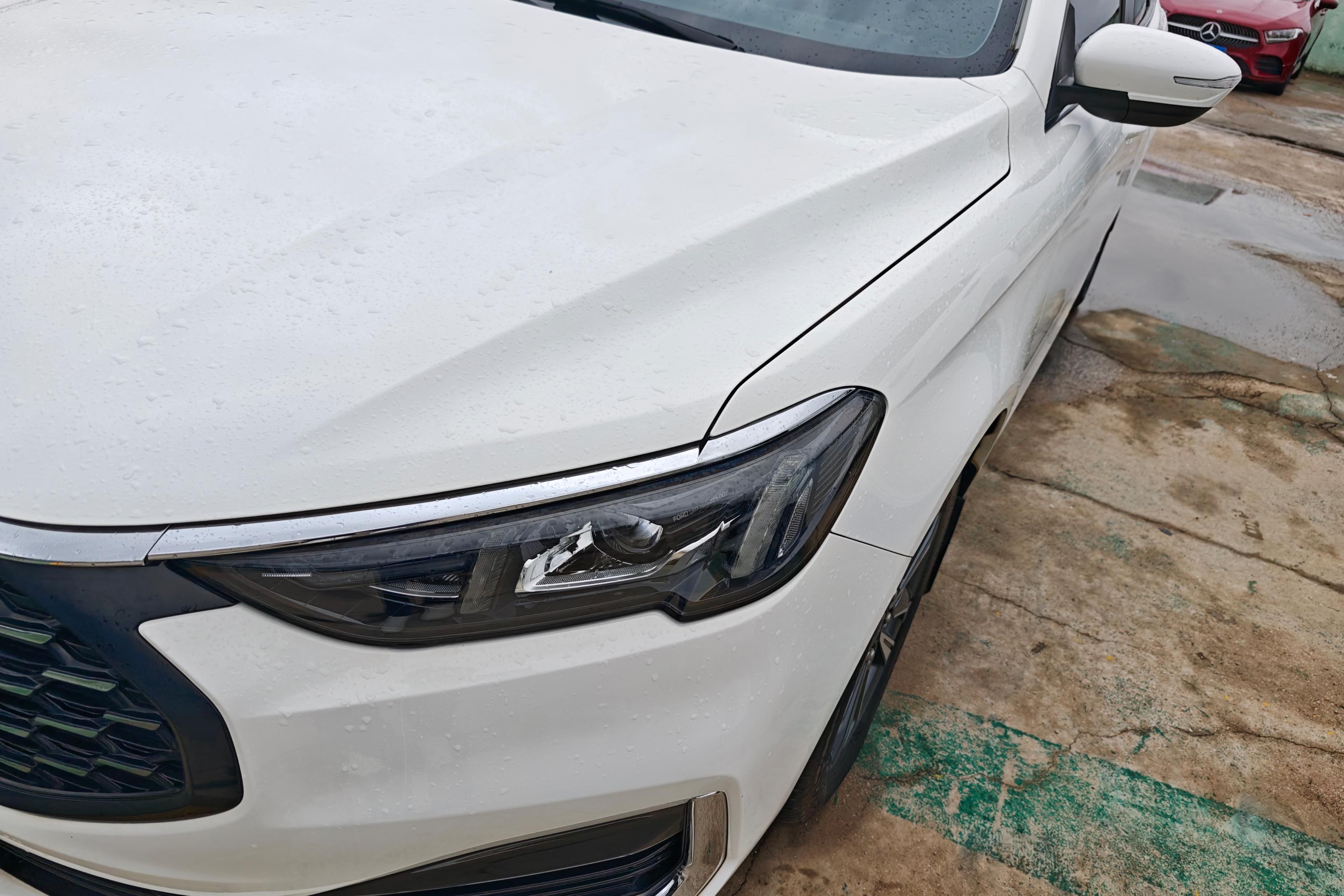 Ford Escort 2022 car image #3