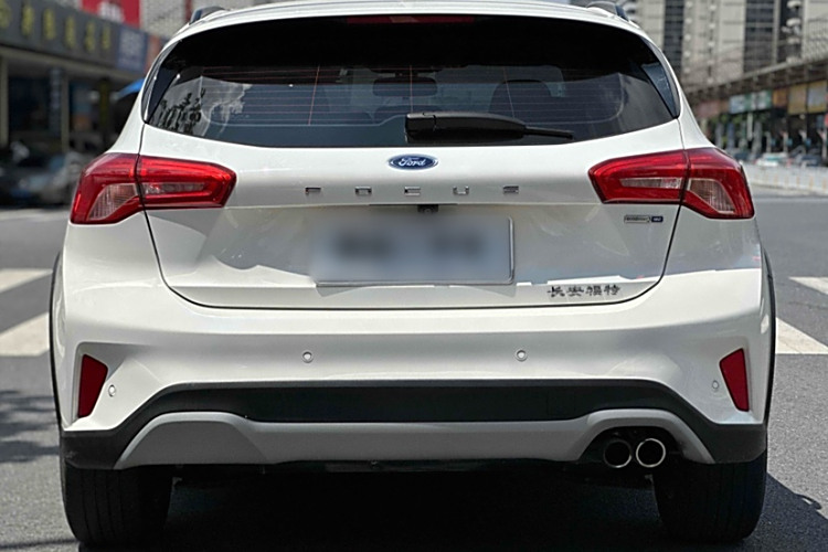 Ford Focus Active 2021 car image #3