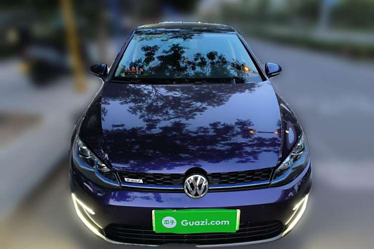Volkswagen Golf Pure Electric 2020 car image #3