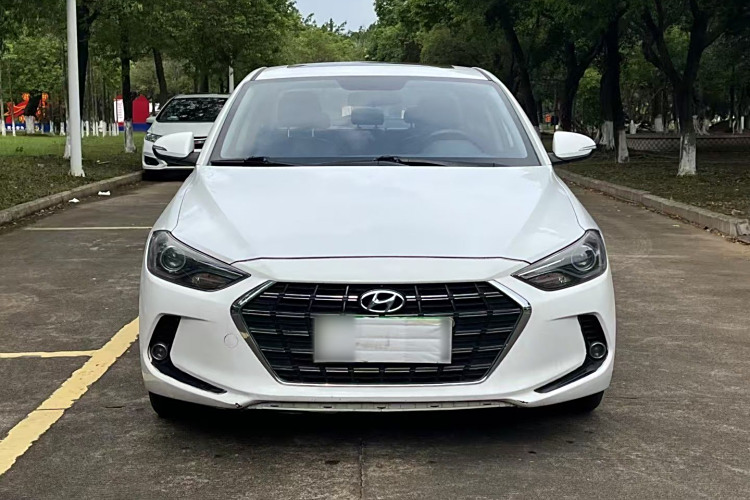 Hyundai Elantra AD 2019 car image #3