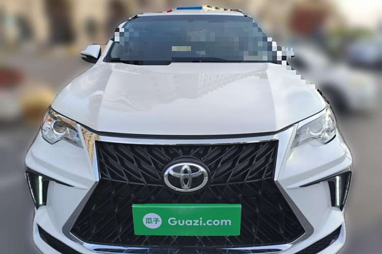 Toyota Fortuner 2017 immagine di auto #3