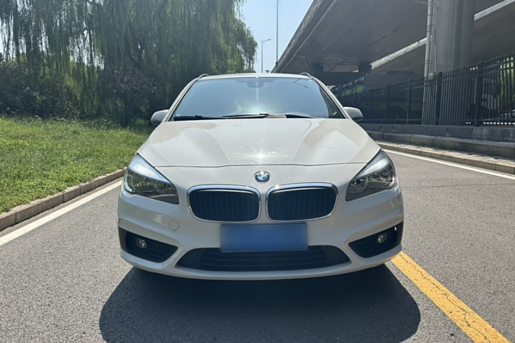 BMW 2 Series Tourer (Imported) 2015 #3 BMW 2 Series Tourer (Imported) 2015 car image #3