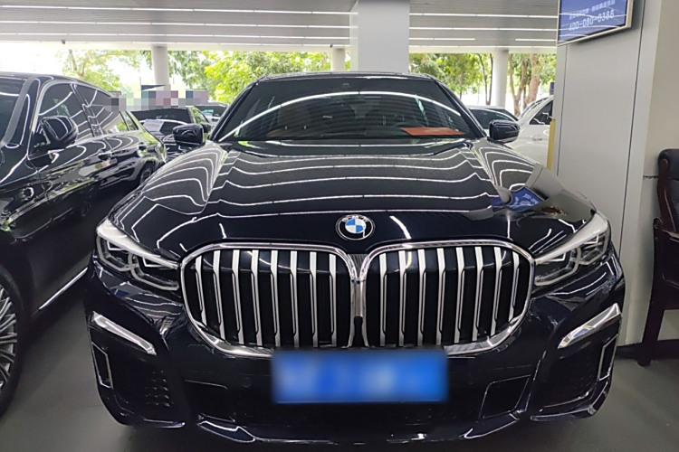 BMW M760Le 2021 #3 BMW M760Le 2021 car image #3