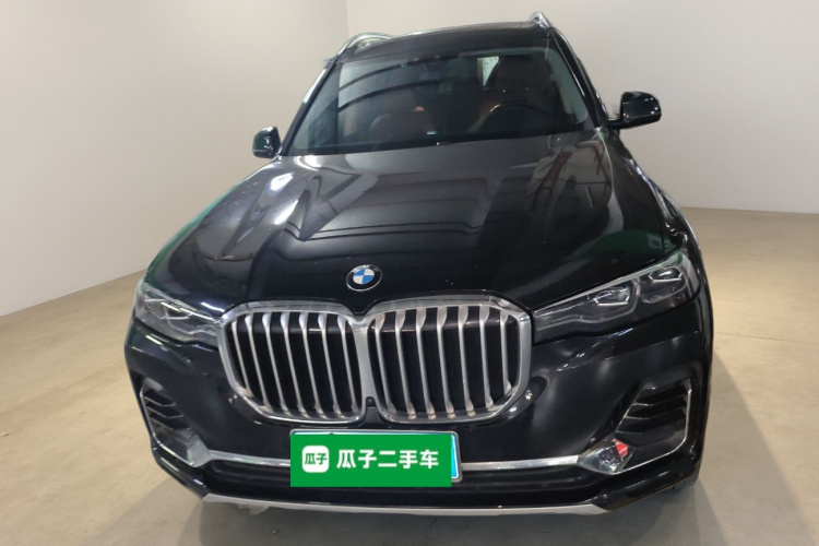 BMW X7 M60i 2021 car image #3
