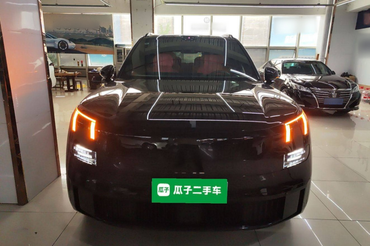 Lynk & Co 900 2025 car image #3