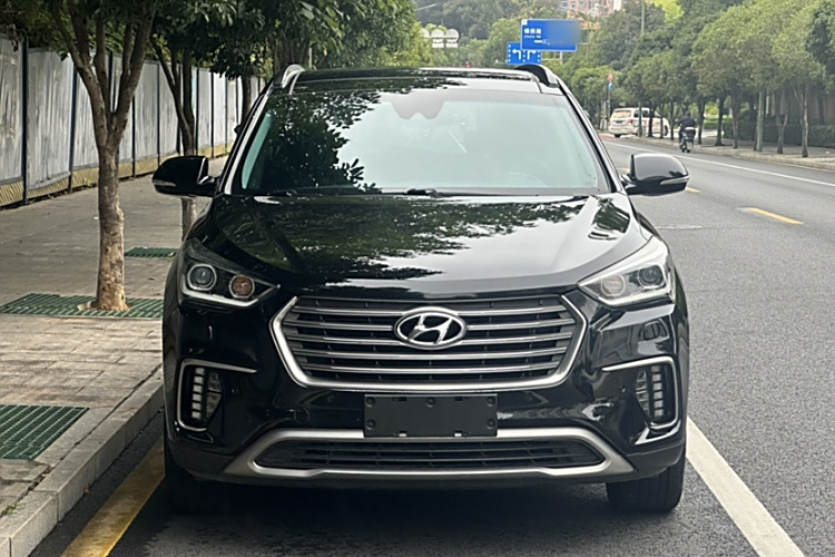 Hyundai Grand Santa Fe 2017 #3 Hyundai Grand Santa Fe 2017 car image #3