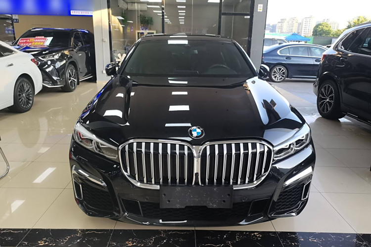 BMW M760Le 2022 #3 BMW M760Le 2022 car image #3