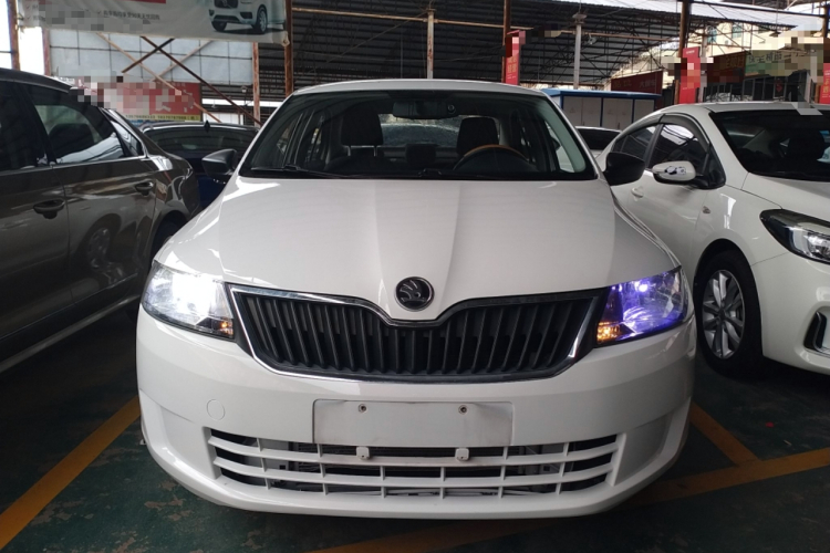 Skoda Rapid 2017 car image #3