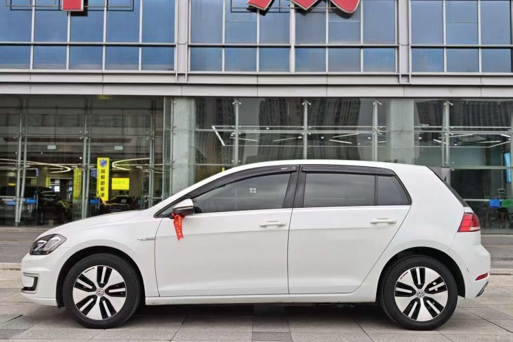 Volkswagen Golf Pure Electric 2021 car image #3