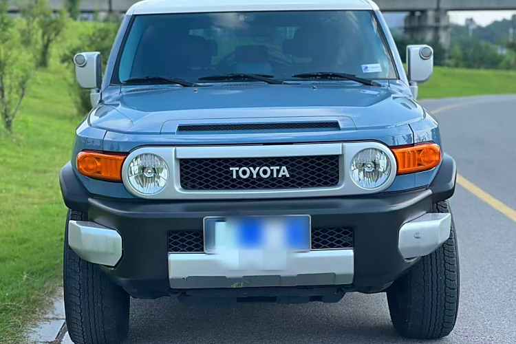 Toyota FJ Cruiser 2018 car image #3