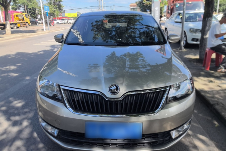 Skoda Rapid 2017 car image #3