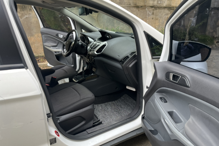 Ford EcoSport 2016 изображение автомобиля #3