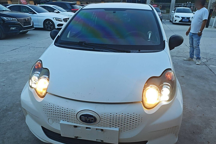 BYD e1 2019 car image #3