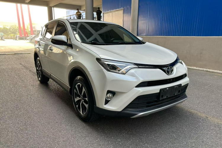 RAV4 2017 #3 RAV4 2017 car image #3