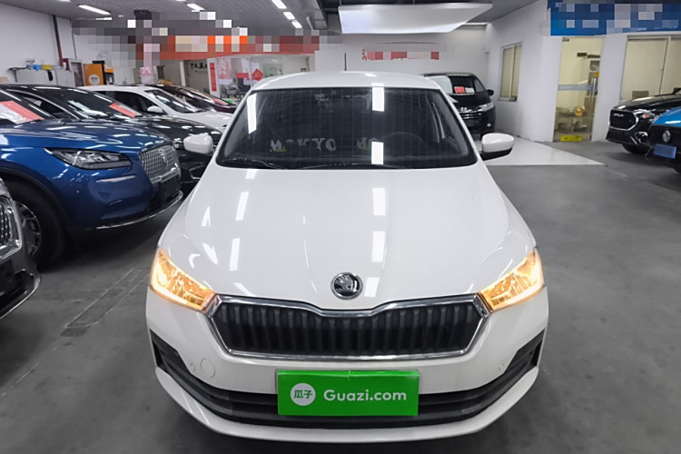 Skoda Rapid Spaceback 2020 car image #3