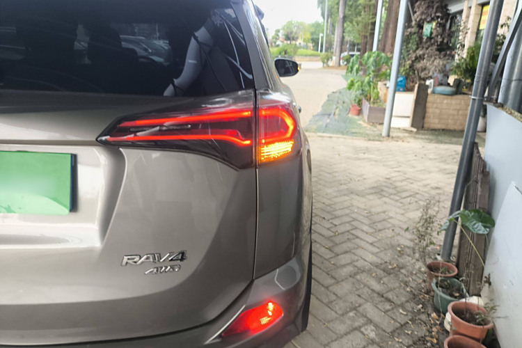 Toyota RAV4 (Imported) 2018 #3 Toyota RAV4 (Imported) 2018 immagine di auto #3