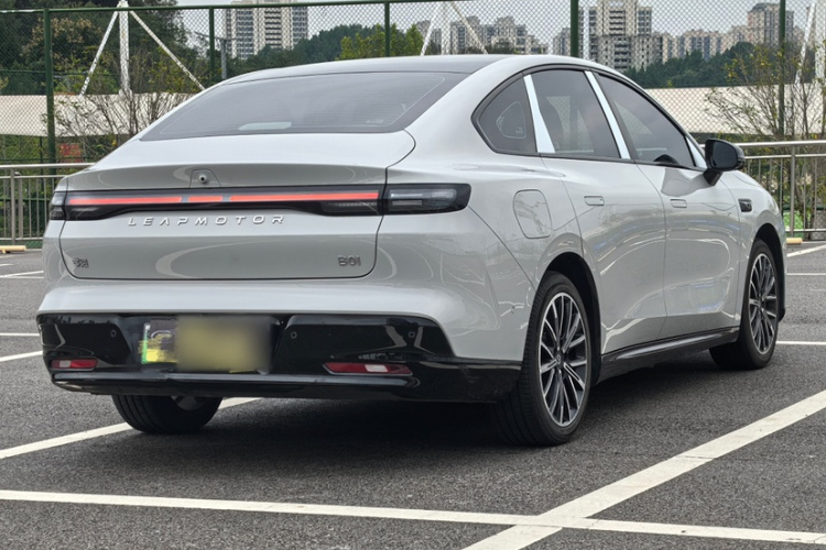 零跑汽车 零跑B01 2025 汽车图片 #3