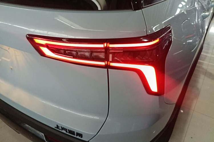 Chevrolet Equinox Plus 2024 car image #3