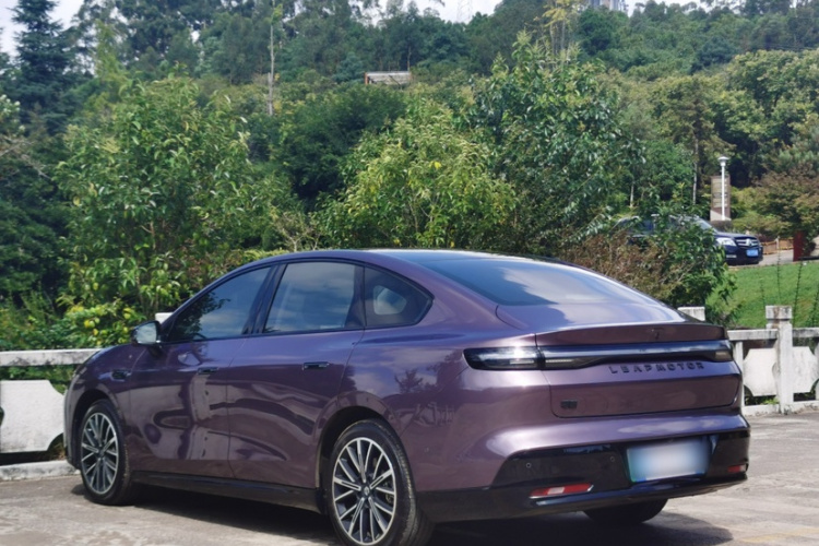 零跑汽车 零跑B01 2025 汽车图片 #3