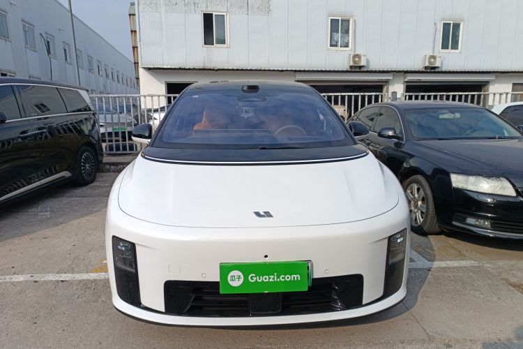 Li i8 2025 image de voiture #3