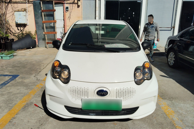 BYD e1 2021 car image #3