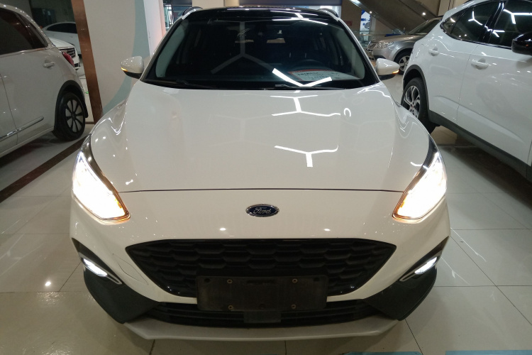 Ford Focus Active 2020 صورة سيارة #3