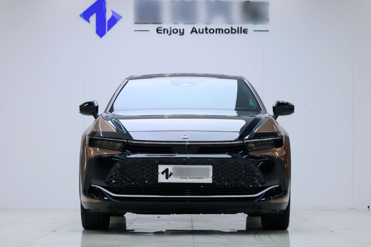 Toyota Crown 2023 immagine di auto #3